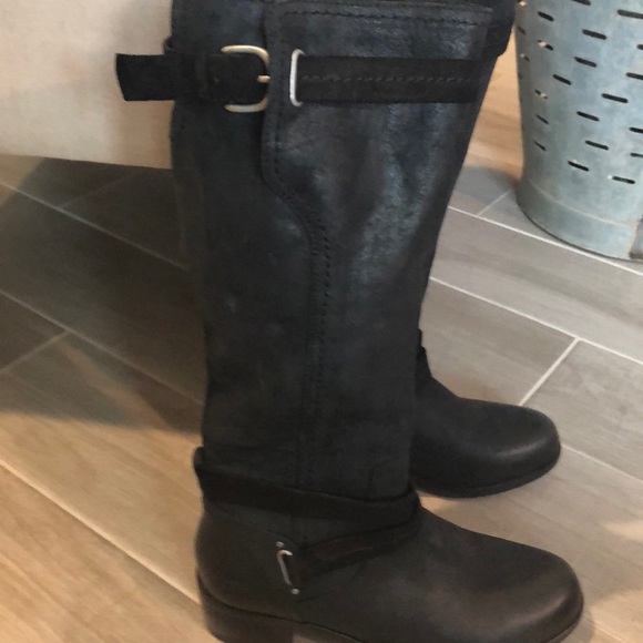 Ugg Boots - Picture 2 of 6